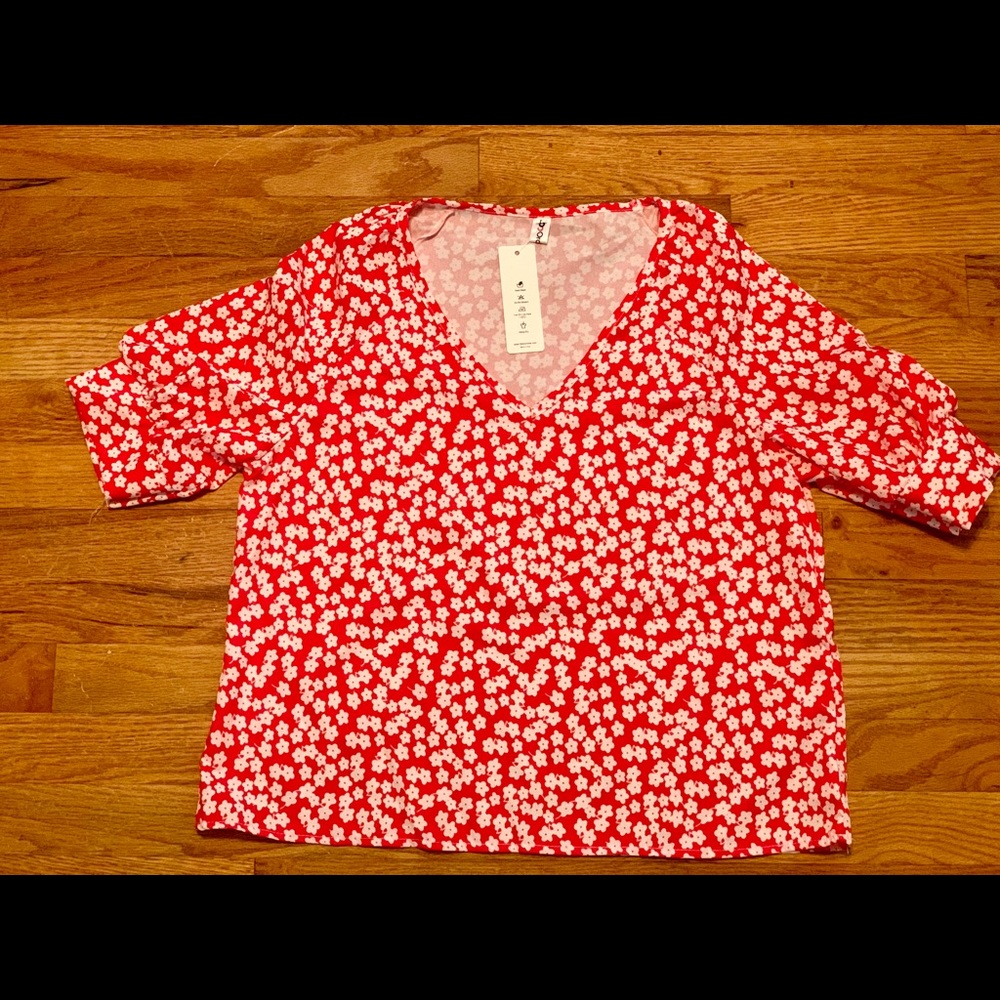 2/$10 NWT Red and white floral shirt